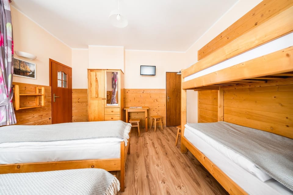 Schronisko PTTK Orlica Bed and Breakfast in Lesser Poland Voivodeship