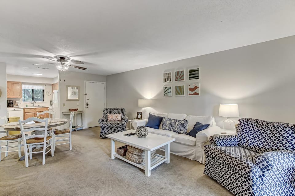 Wooded Views Seclude Condo Apartment in Fernandina Beach