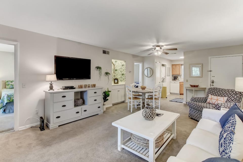 Wooded Views Seclude Condo Apartment in Fernandina Beach