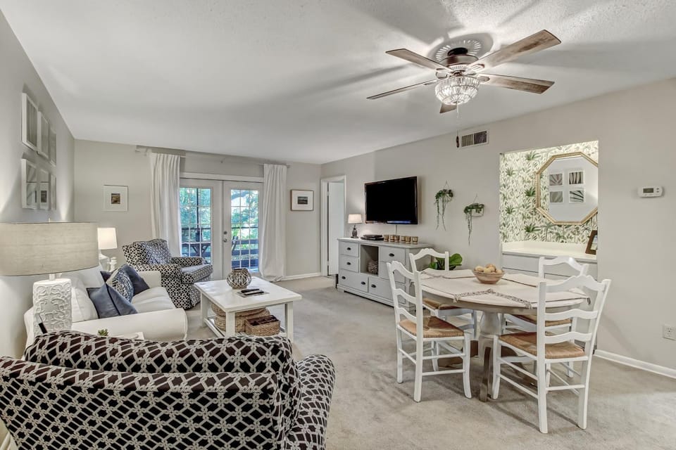 Wooded Views Seclude Condo Apartment in Fernandina Beach