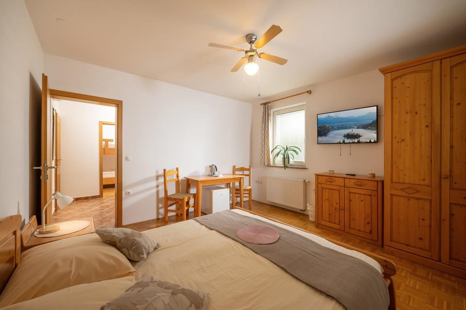 Bed, Bedroom, fireplace