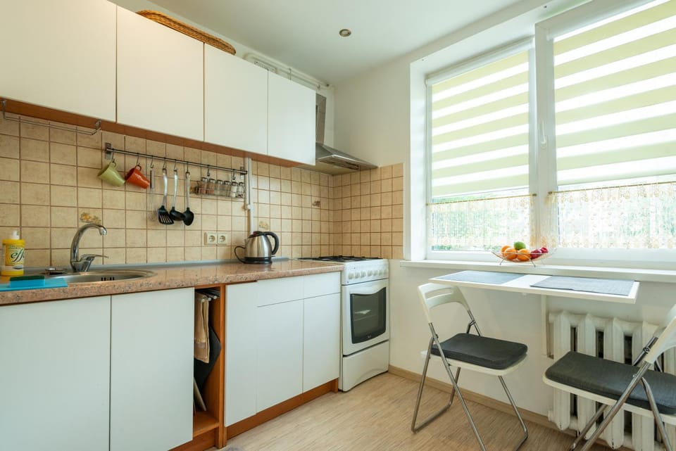 Kitchen or kitchenette, Dining area, oven, stove