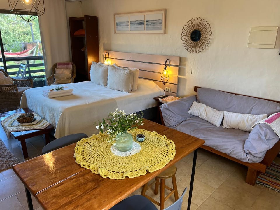 Bed, Living room, Photo of the whole room, Seating area, Dining area, Bedroom