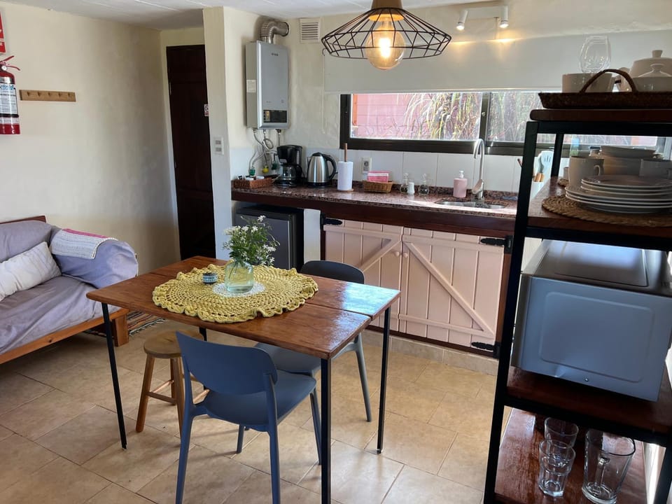 TV and multimedia, Coffee/tea facilities, Kitchen or kitchenette, Living room, Seating area, Dining area, minibar, oven, stove