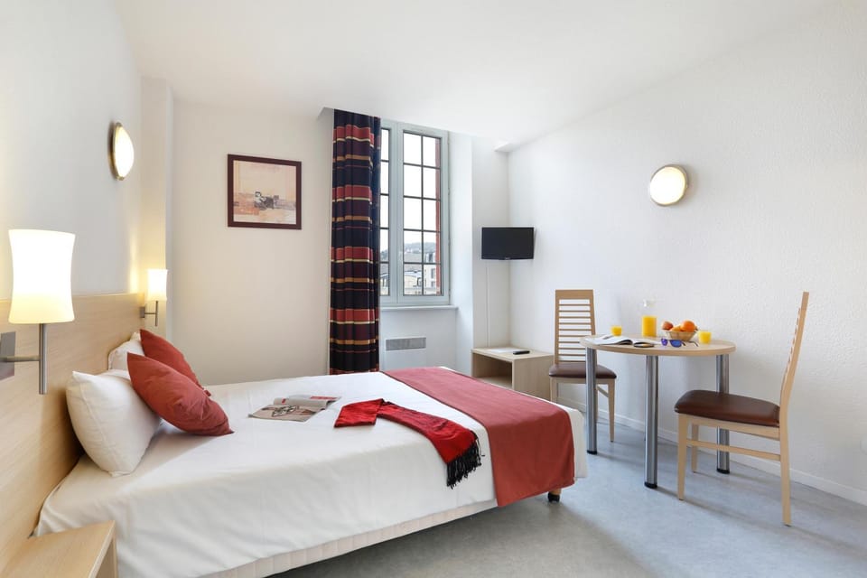 Bed, TV and multimedia, Photo of the whole room, Dining area, Bedroom, Breakfast