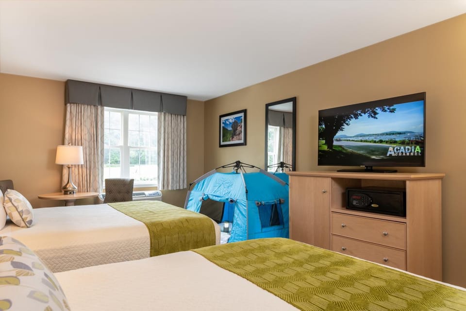 Bed, TV and multimedia, Photo of the whole room, Bedroom