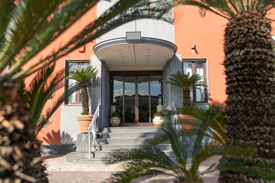Facade/entrance
