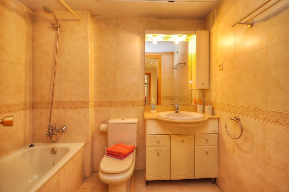 Shower, Toilet