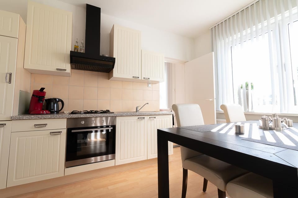 Coffee/tea facilities, Kitchen or kitchenette