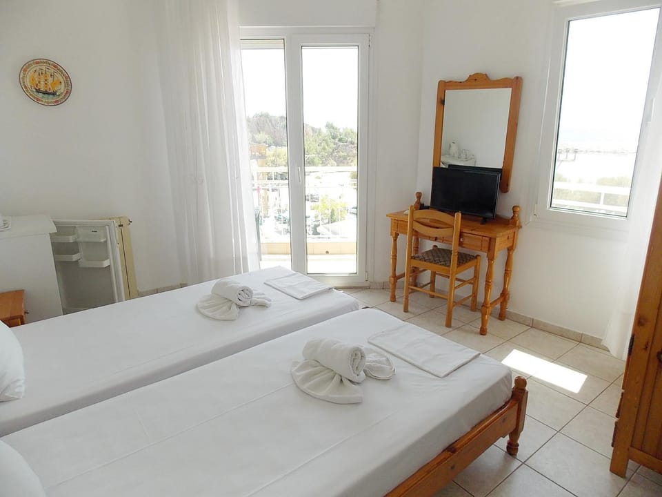 TV and multimedia, Photo of the whole room, Bedroom