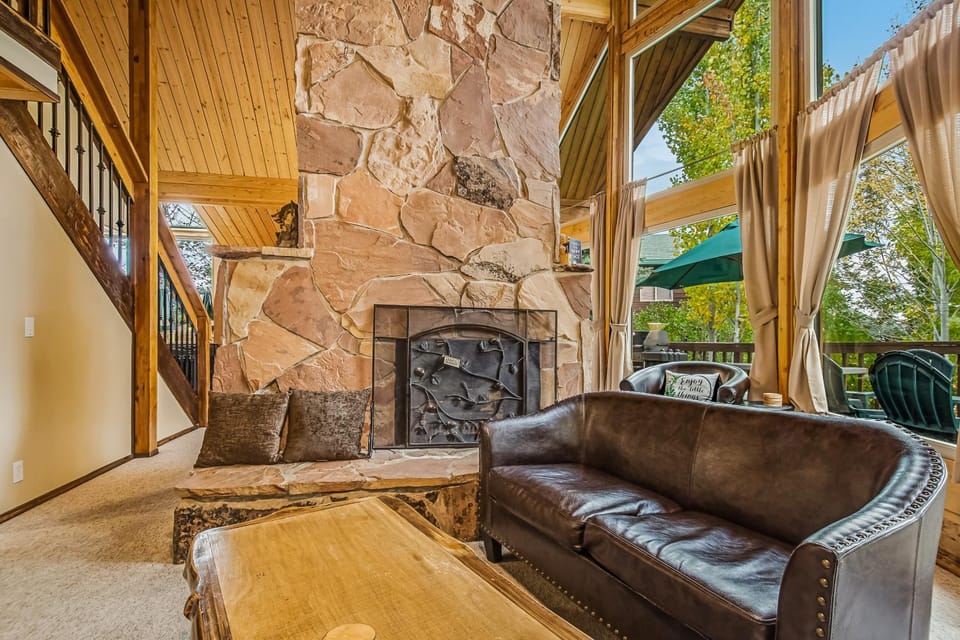 Aspen Hideaway Cabin Cabin in Garden City