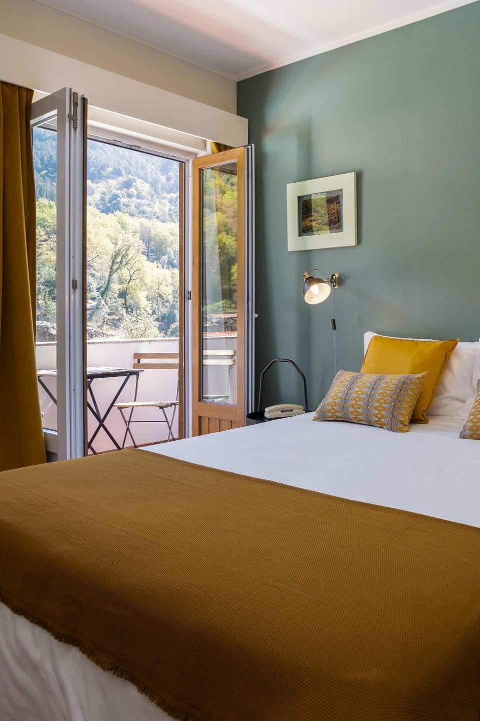 Bed, Balcony/Terrace, Photo of the whole room, Decorative detail, Bedroom