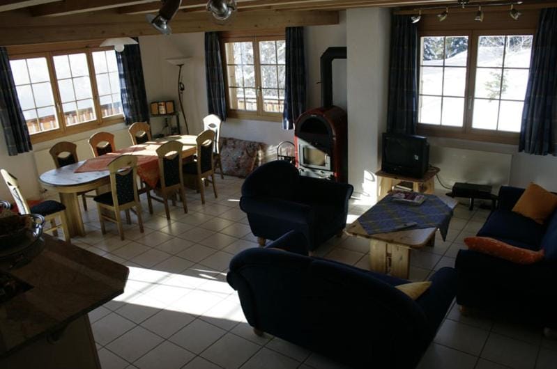 TV and multimedia, Living room, Seating area, Dining area