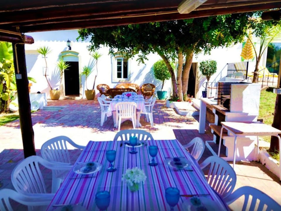 Patio, Banquet/Function facilities, Seating area, Dining area, Evening entertainment