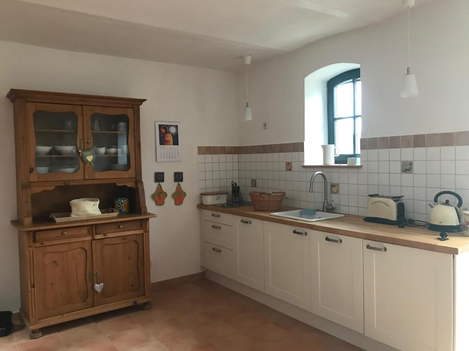 Kitchen or kitchenette, dishwasher