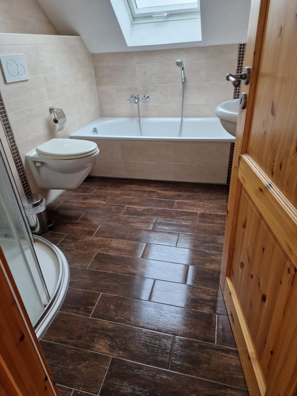 Shower, Toilet, Bath, towels