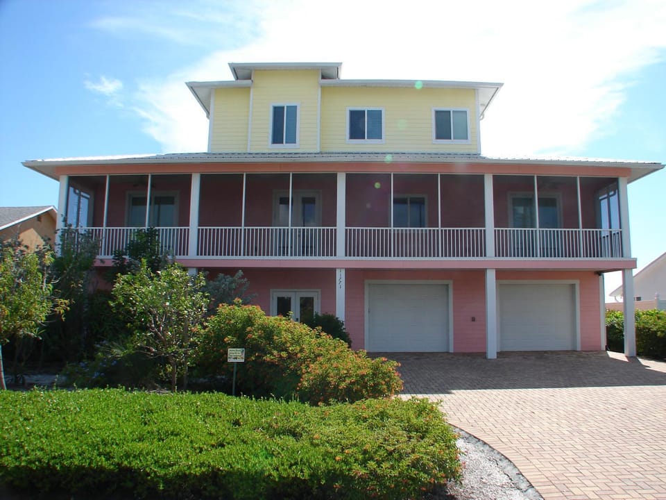 Kokopelli Villa - Matlacha waterfront close to Cap Coral - private home locally managed, fair & honest pricing Villa in Matlacha