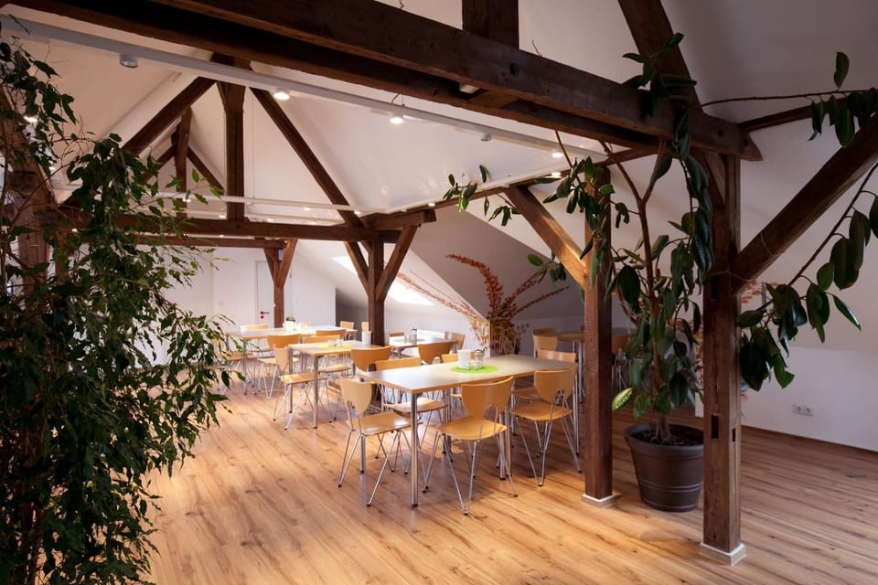 Restaurant/places to eat, Meeting/conference room