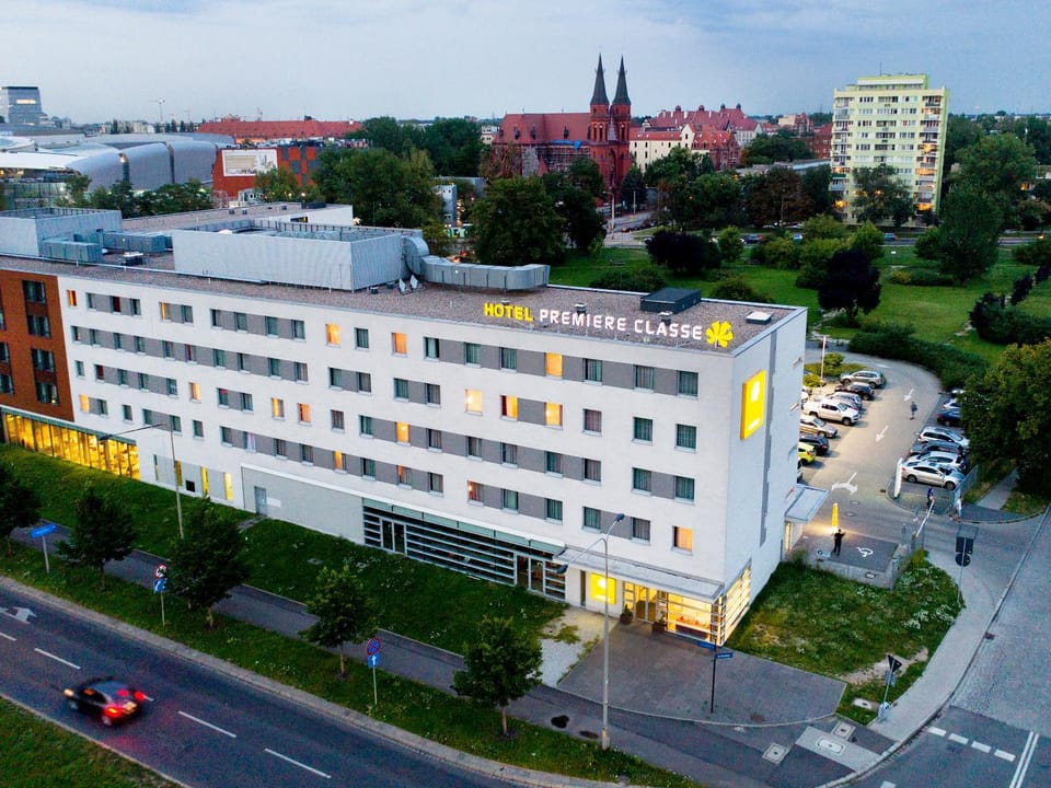 Nearby landmark, Neighbourhood, Bird's eye view, Street view