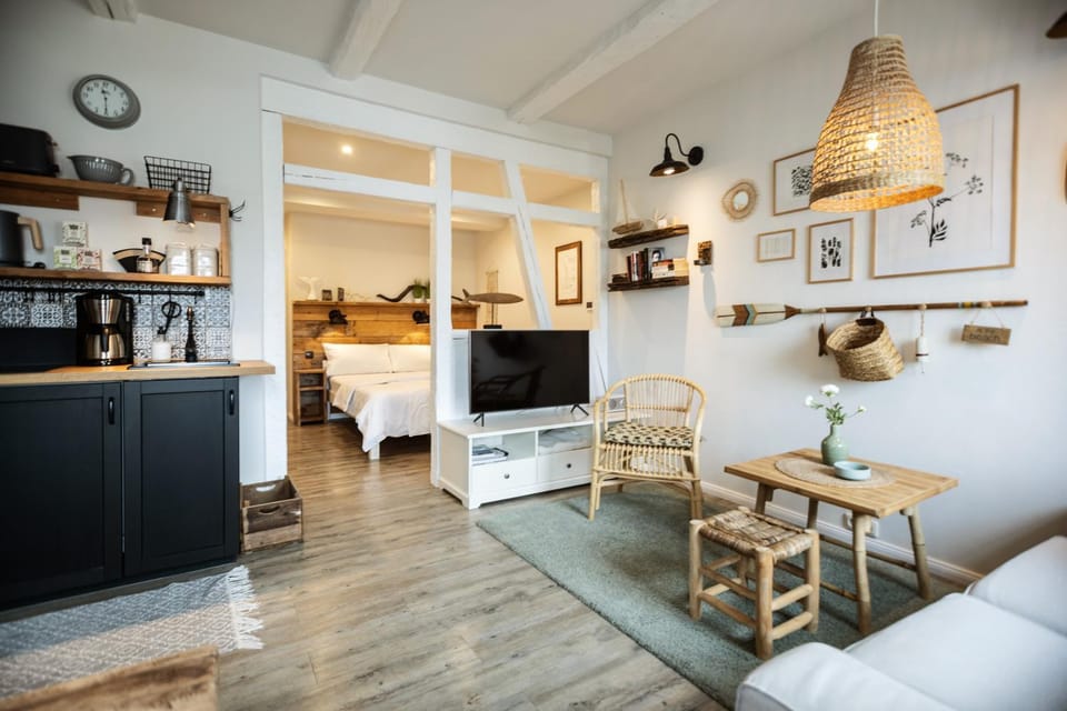 TV and multimedia, Kitchen or kitchenette