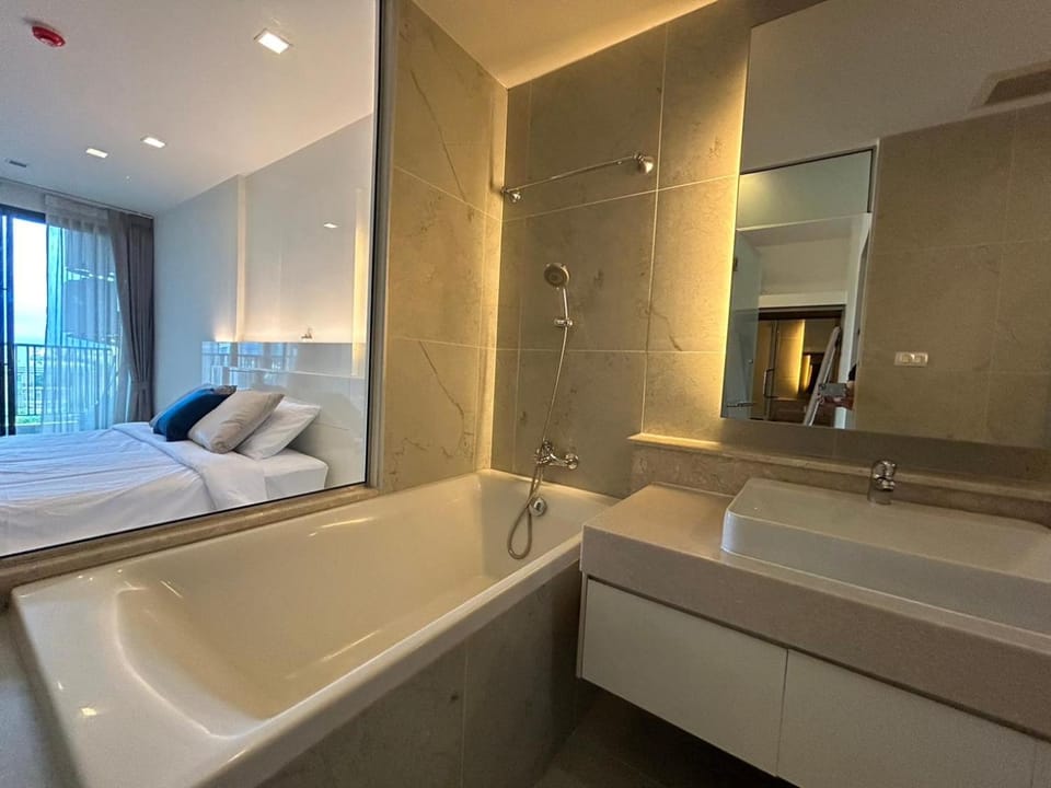 Photo of the whole room, Bath