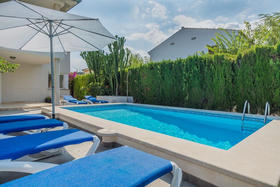 Pool view, Swimming pool, sunbed