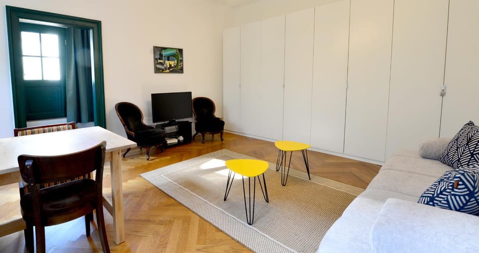 Quiet & Green, With Terrace Apartment in Vienna