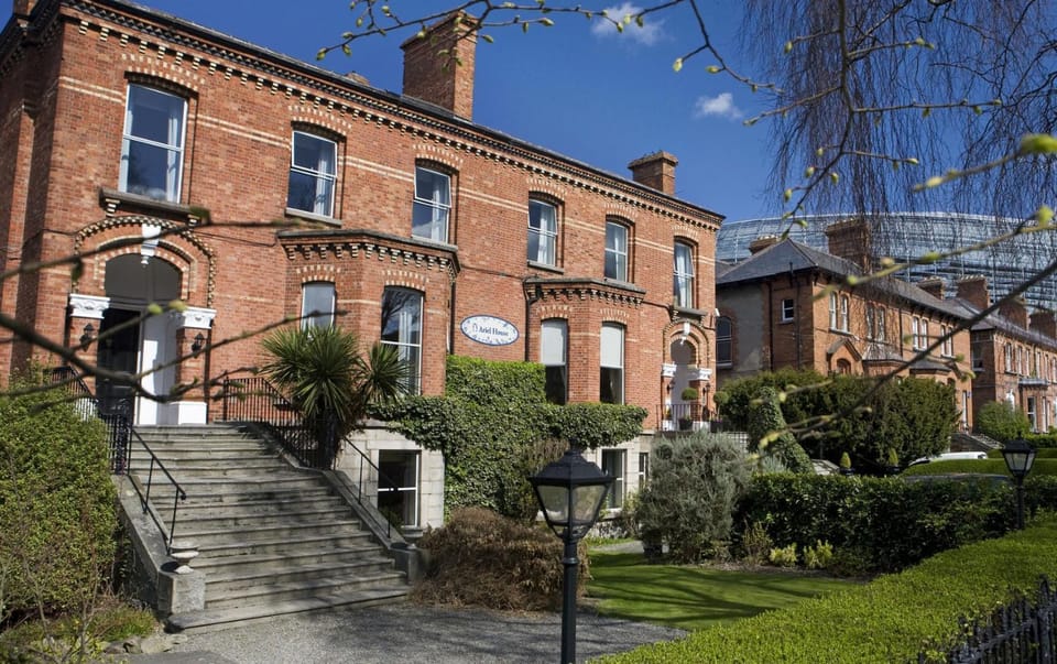 Property building, Garden view, Landmark view, Parking