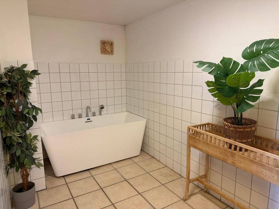 Bathroom, Bath