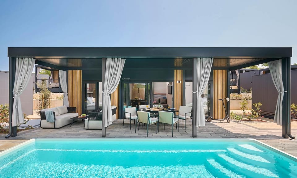 Property building, Swimming pool