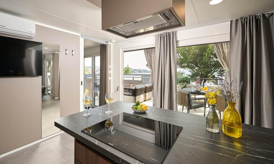 TV and multimedia, Kitchen or kitchenette, Dining area