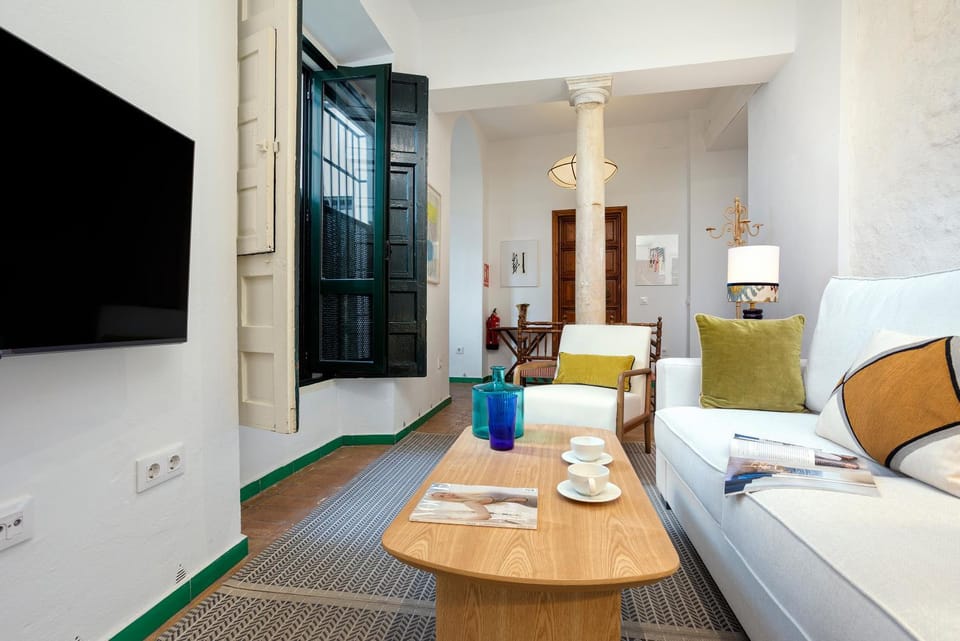 Property building, TV and multimedia, Living room, Seating area