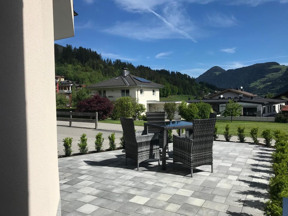 Garden, Balcony/Terrace, Mountain view