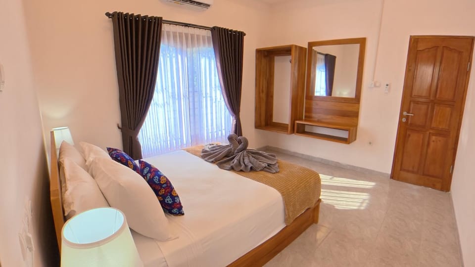 Photo of the whole room, Bedroom, wardrobe