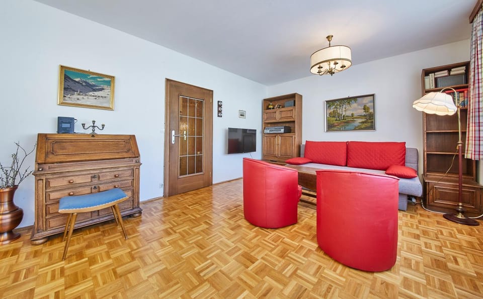 Bed, Living room, Seating area