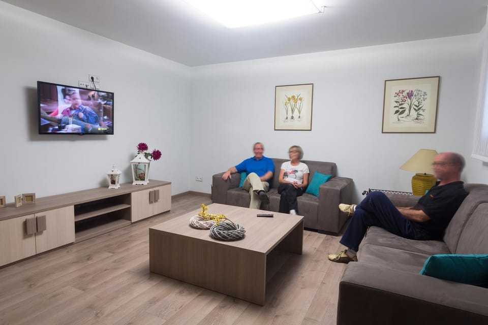 Communal lounge/ TV room