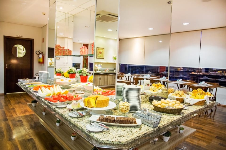 Restaurant/places to eat, Breakfast, Buffet breakfast