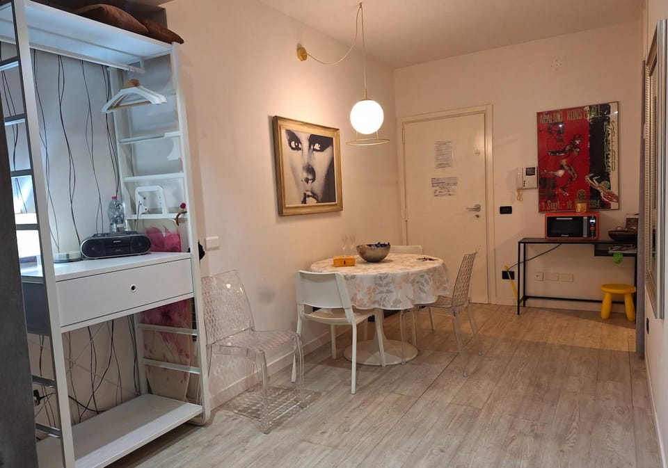 Facade/entrance, Dining area
