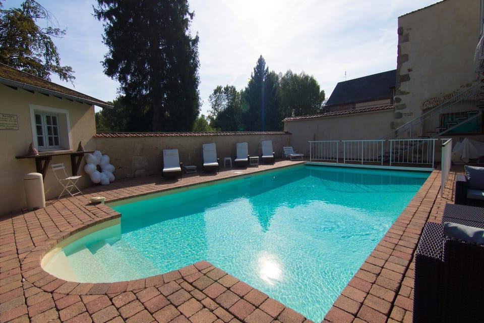 Swimming pool, Swimming pool