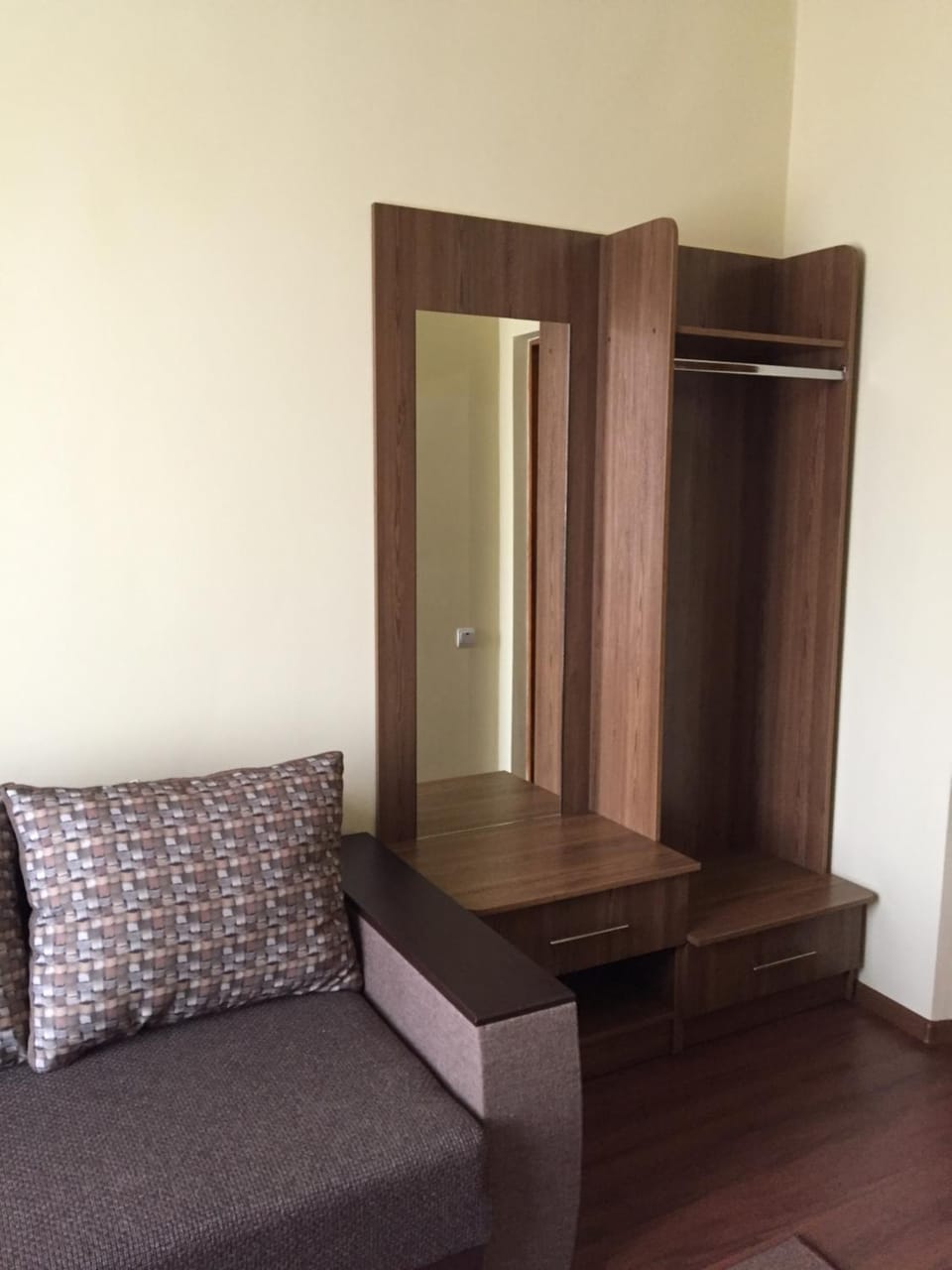 Bed, Photo of the whole room, Decorative detail, Seating area, Area and facilities