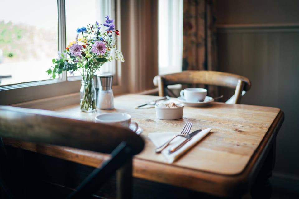 Property building, Restaurant/places to eat, Breakfast