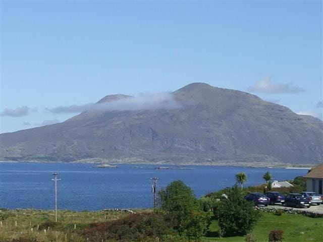 Nearby landmark, Day, Neighbourhood, Natural landscape, On site, Mountain view, Sea view, Parking