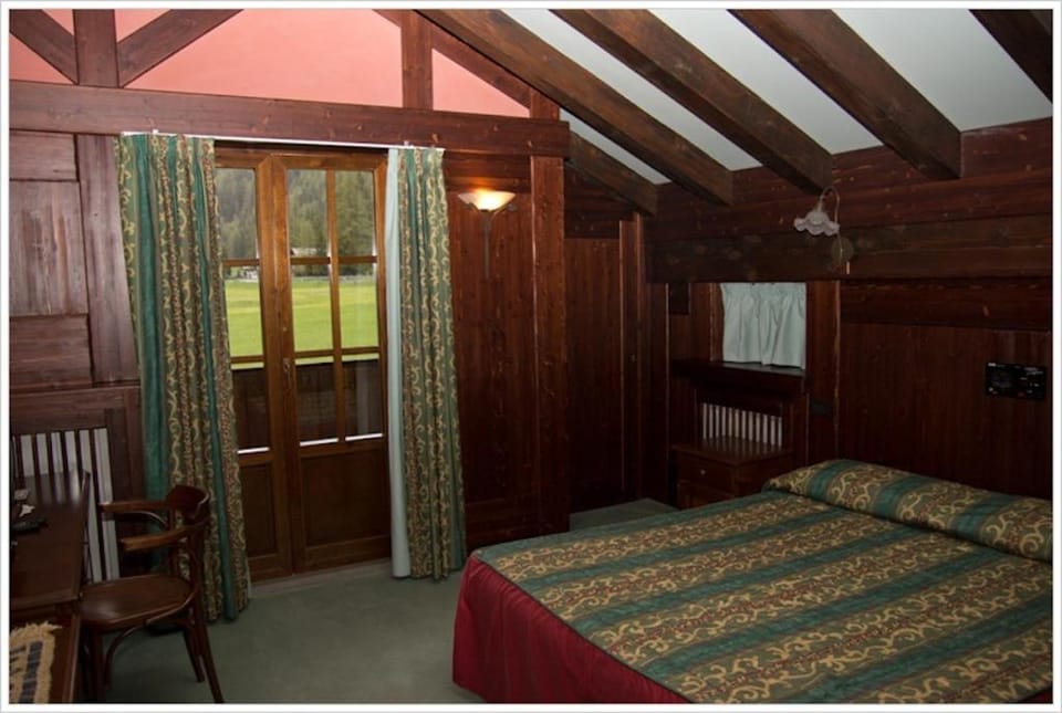 Bed, Garden view