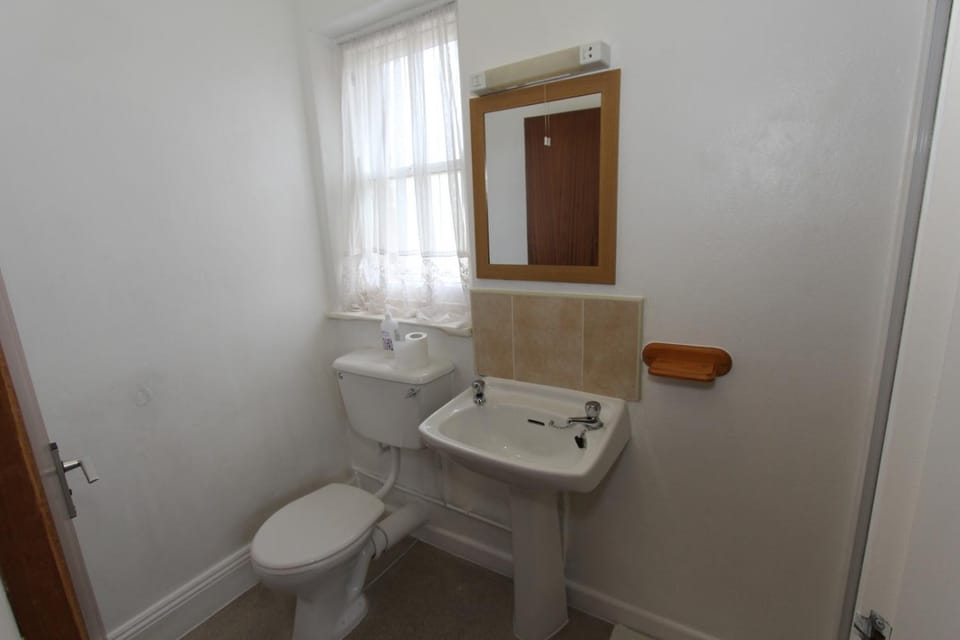 Day, Bathroom
