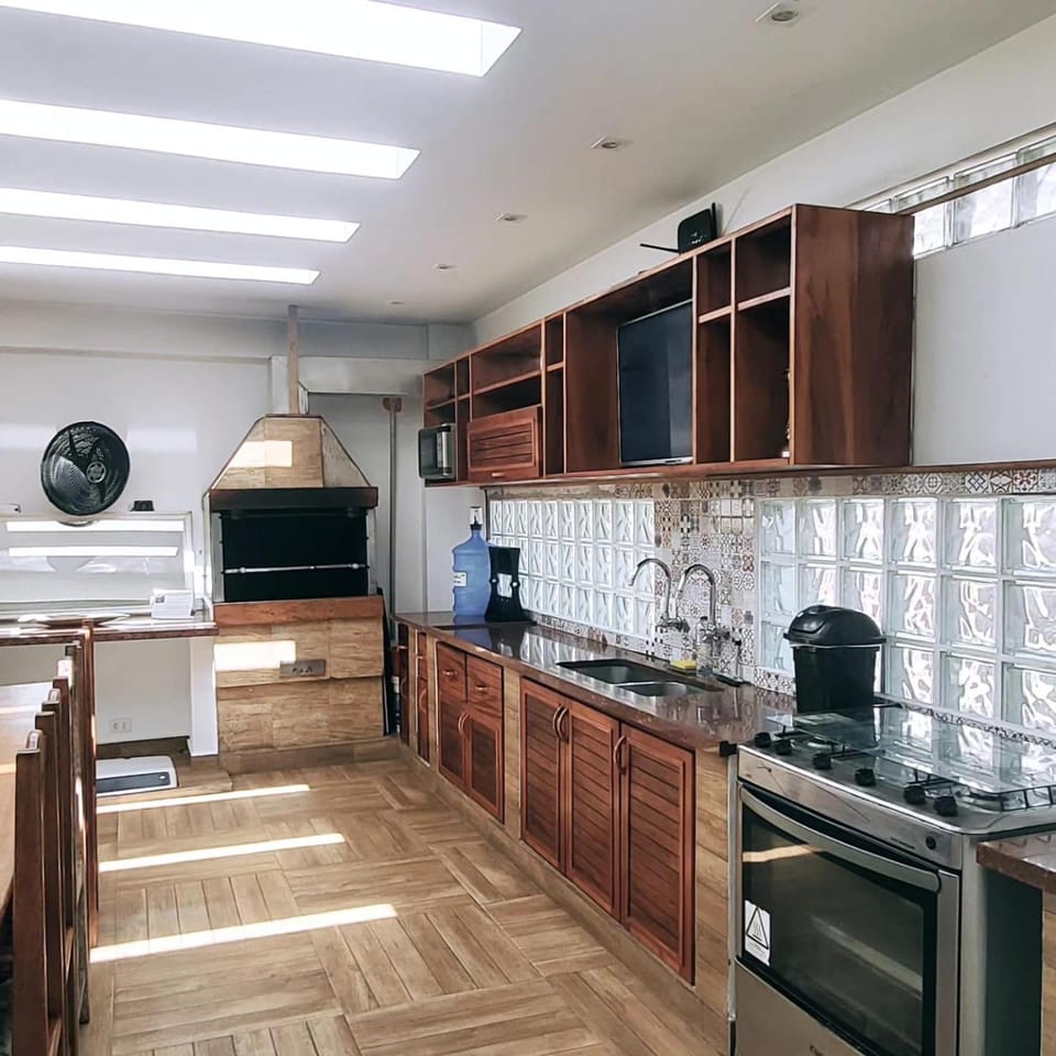 Property building, Restaurant/places to eat, Breakfast