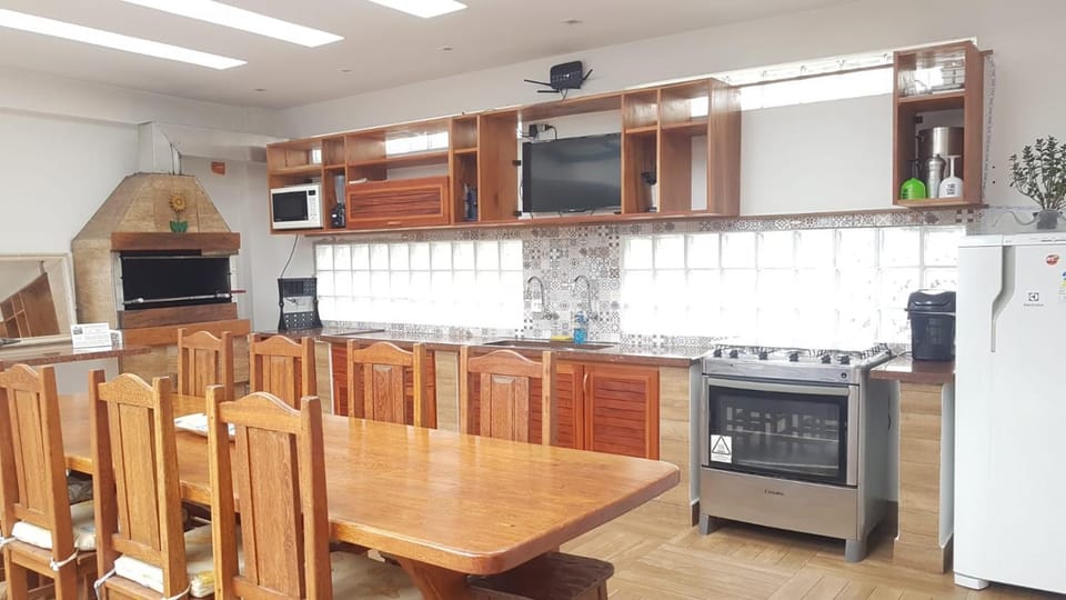 Kitchen or kitchenette, Dining area, oven, stove