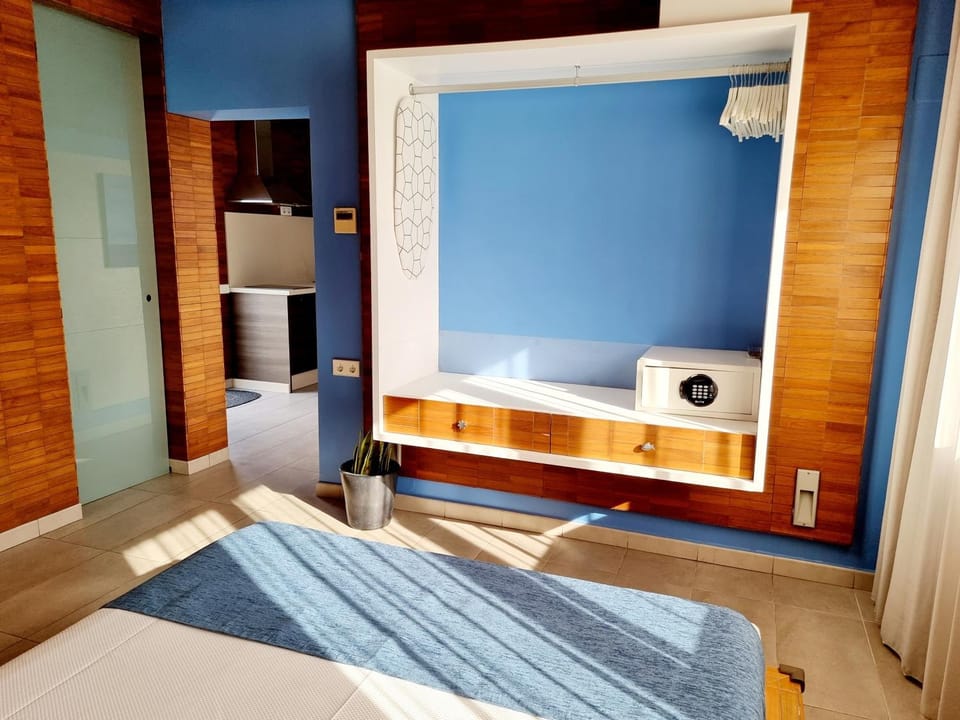 Bedroom, wardrobe