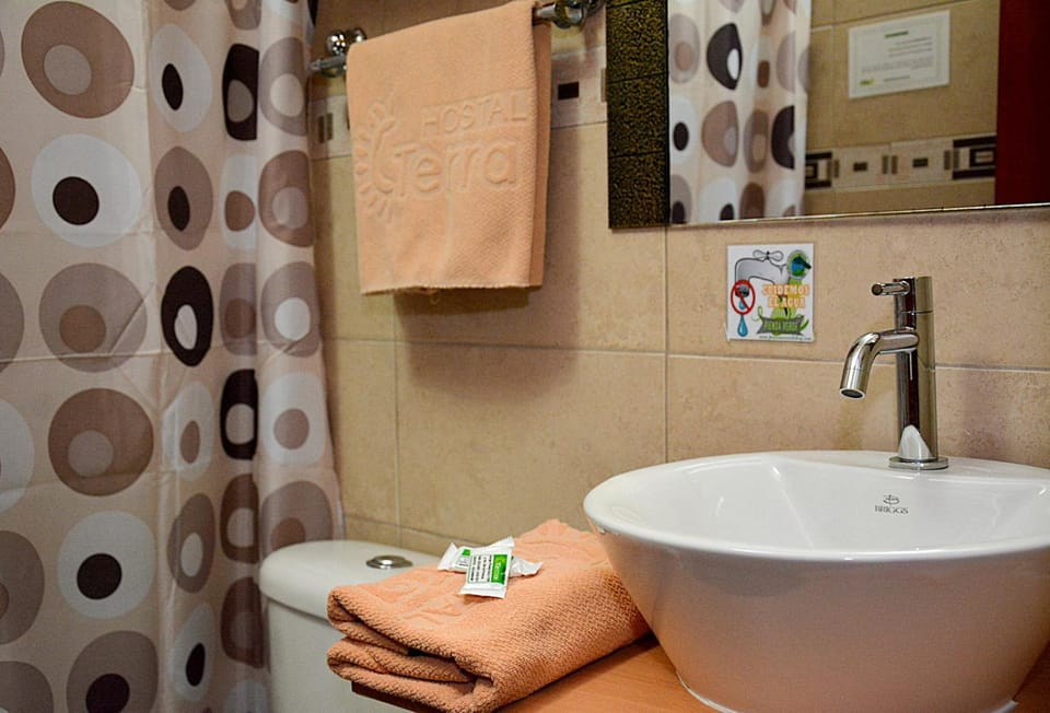 Hostal Terra 3 - BASE AÉREA Hostel in Quito