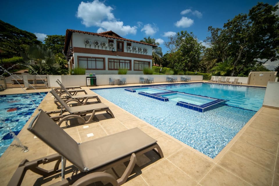 Property building, Day, Swimming pool, Swimming pool, sunbed