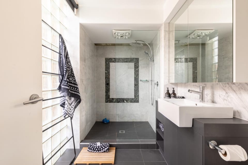 Shower, Bathroom, Photo of the whole room, towels